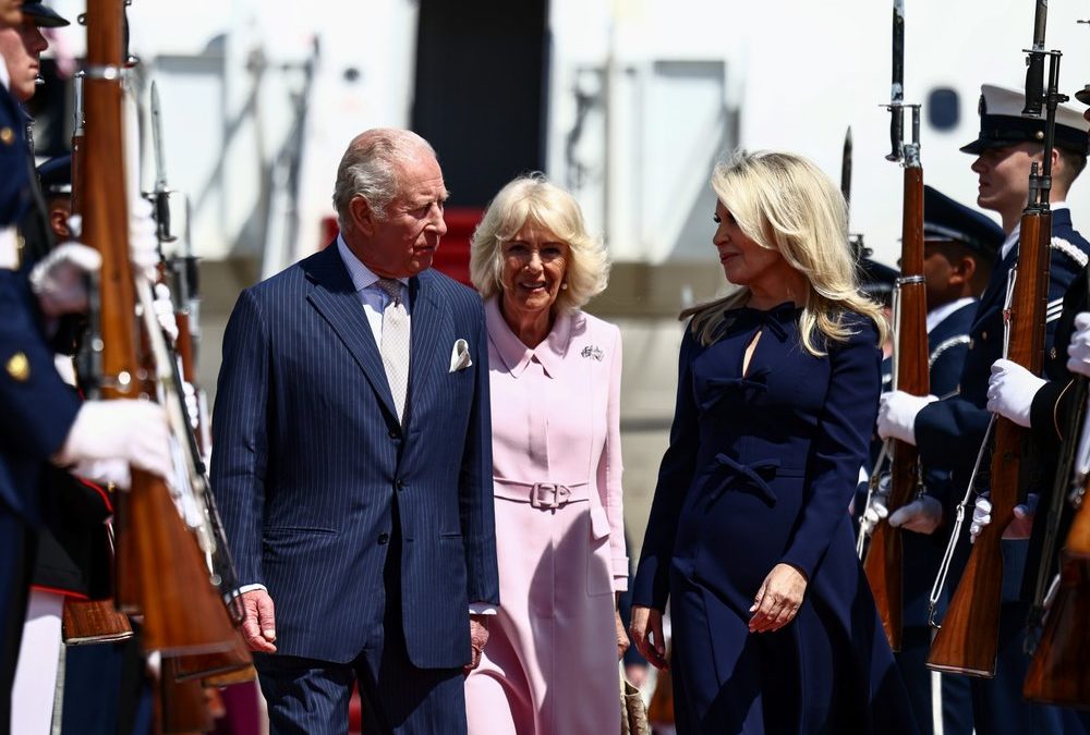 König Charles III. und Königin Camilla in Washington gelandet
