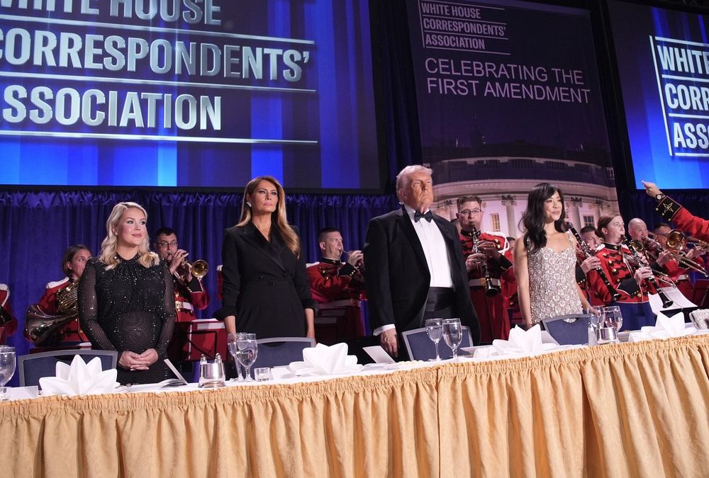 Melania und Donald Trump nach Schüssen in Sicherheit