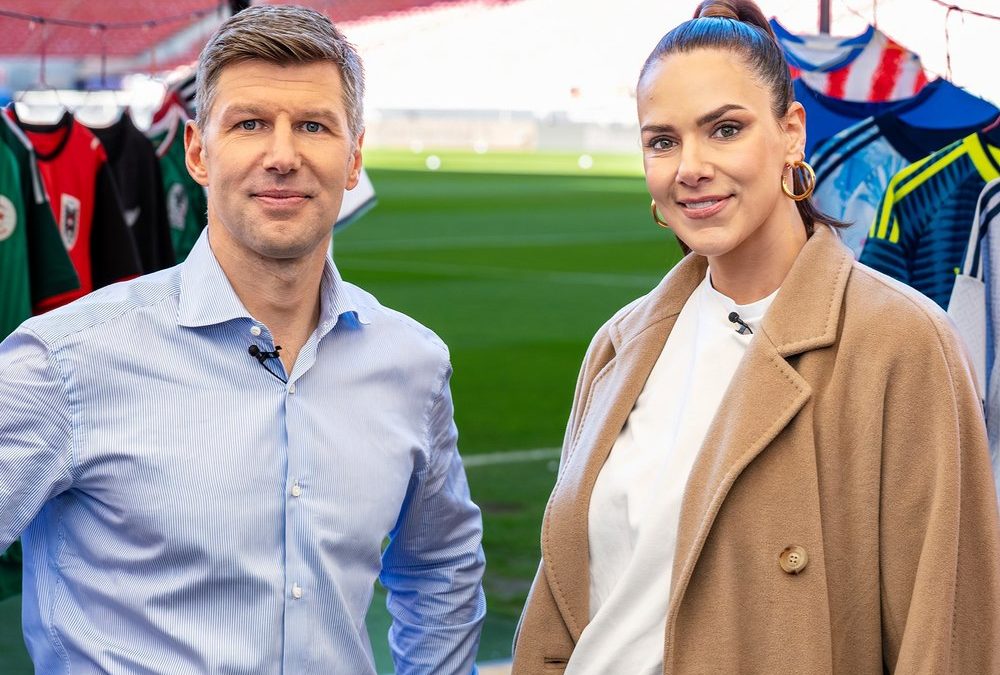 Esther Sedlaczek und Thomas Hitzlsperger gehen auf WM-Reportagereise