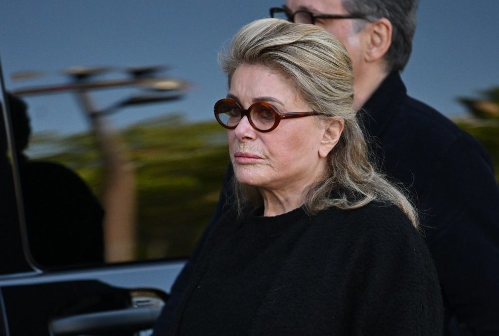 Stars wie Catherine Deneuve nehmen Abschied von Nathalie Baye