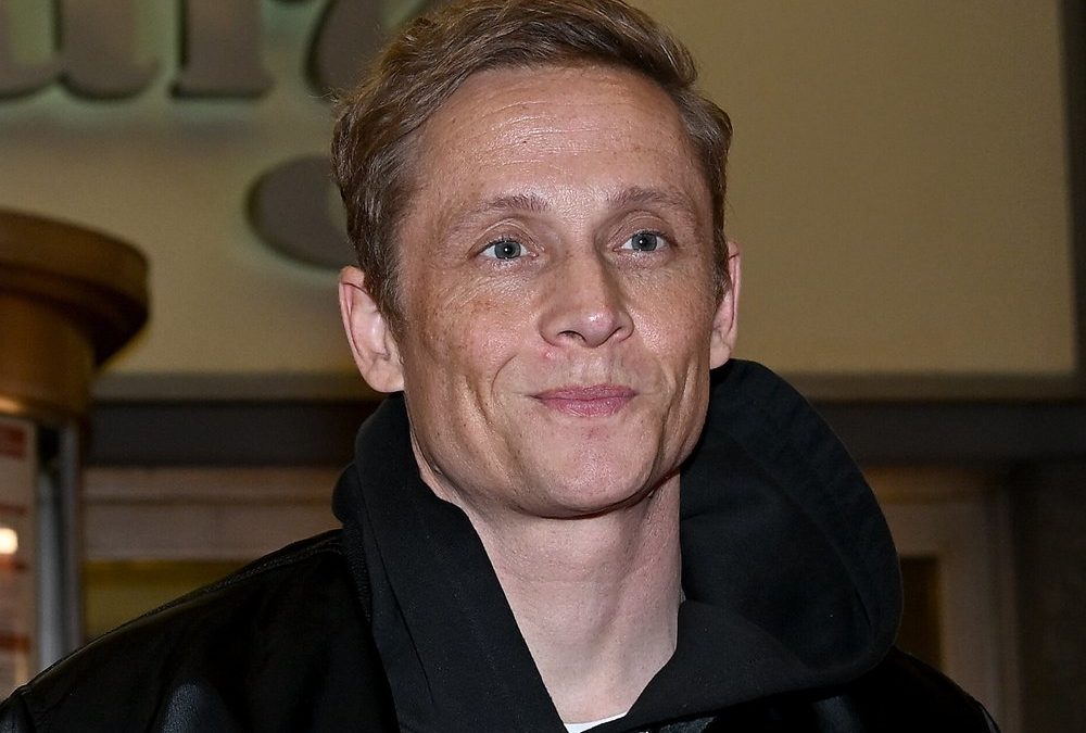 Matthias Schweighöfer übernimmt Rolle in Actionkomödie „Mister“