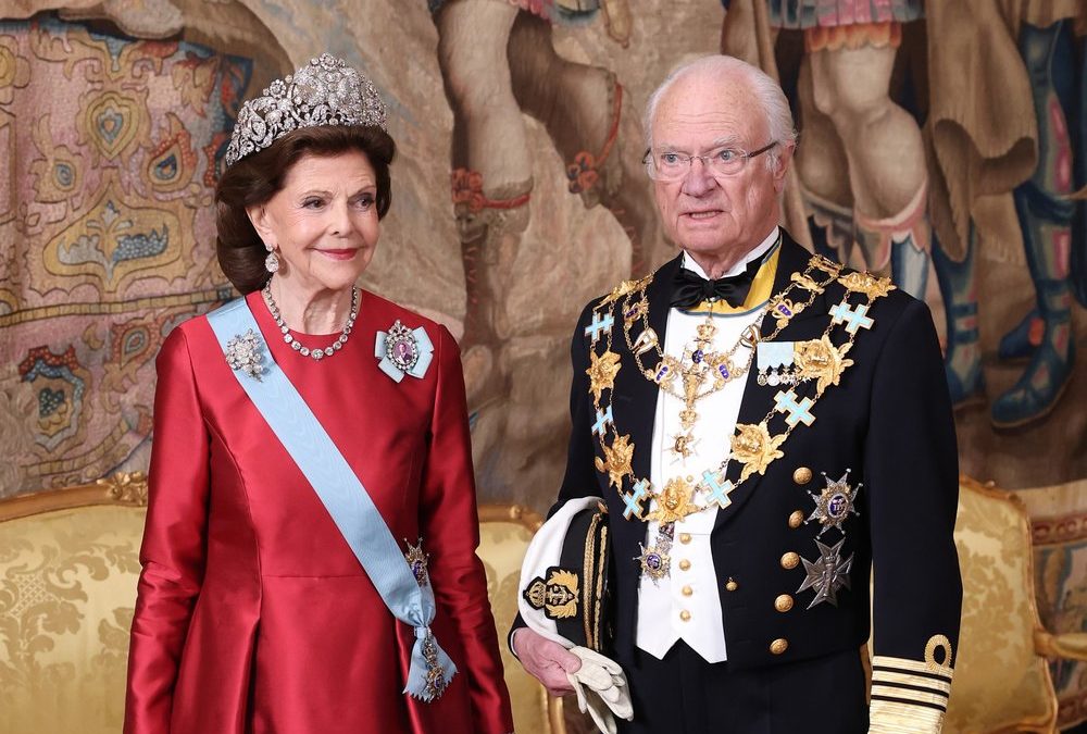Carl Gustaf wird 80: Königin Silvia begeistert bei Staatsdinner in Rot