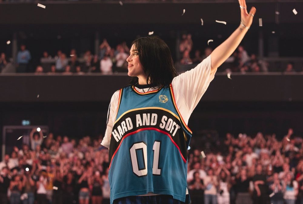 „Hit Me Hard and Soft“-Film: Mit Billie Eilish auf der Bühne liegen