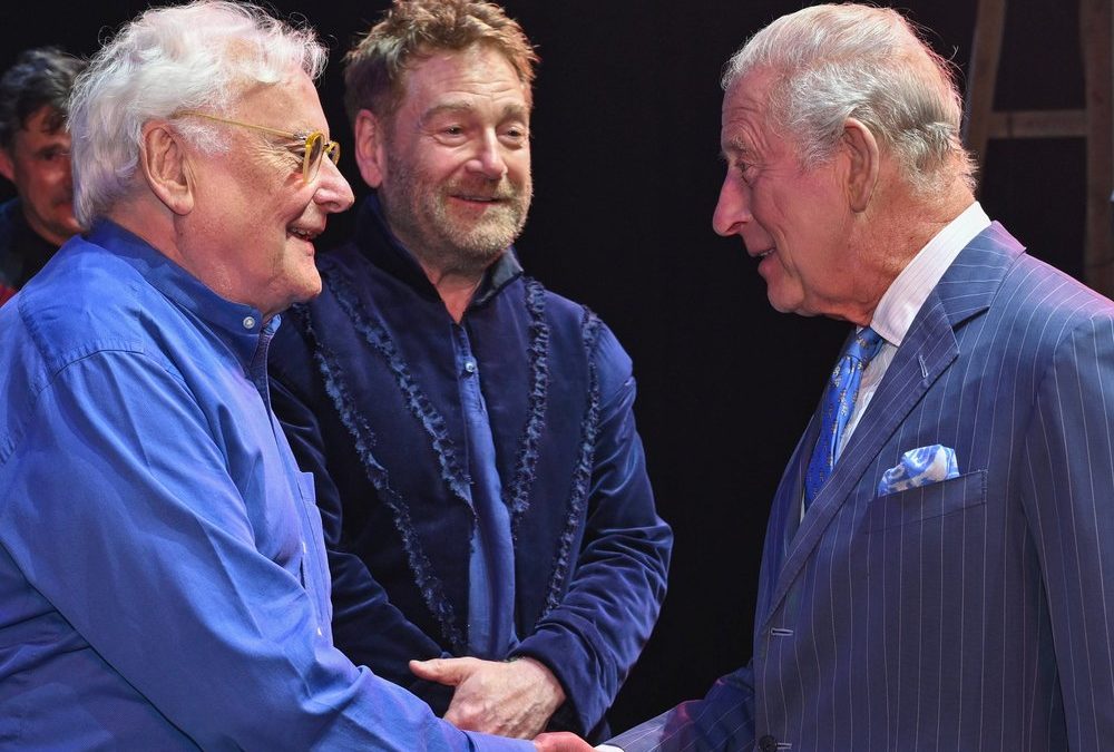 König Charles III. überrascht Theater-Ensemble bei Shakespeare-Stück