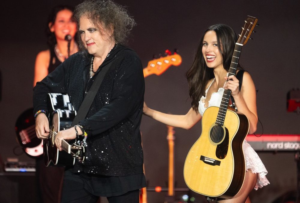 Olivia Rodrigo spricht jede Woche mit The-Cure-Sänger Robert Smith