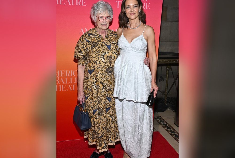 Katie Holmes genießt mit Mutter Kathleen eine Ballett-Gala in New York