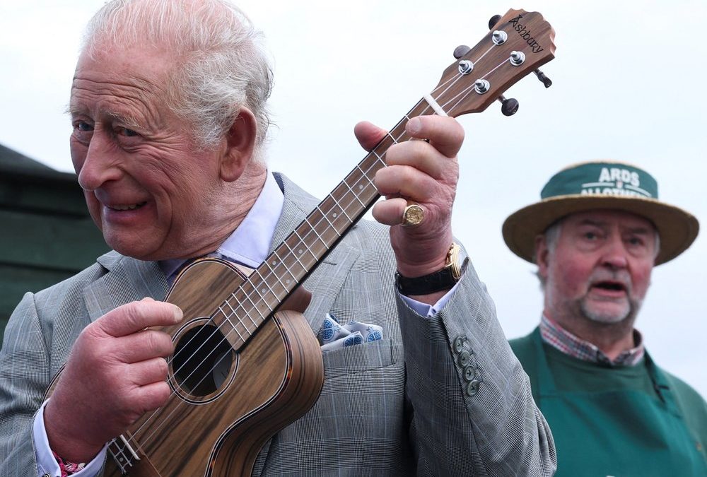 Unbekanntes Talent: König Charles spielt auf der Ukulele vor