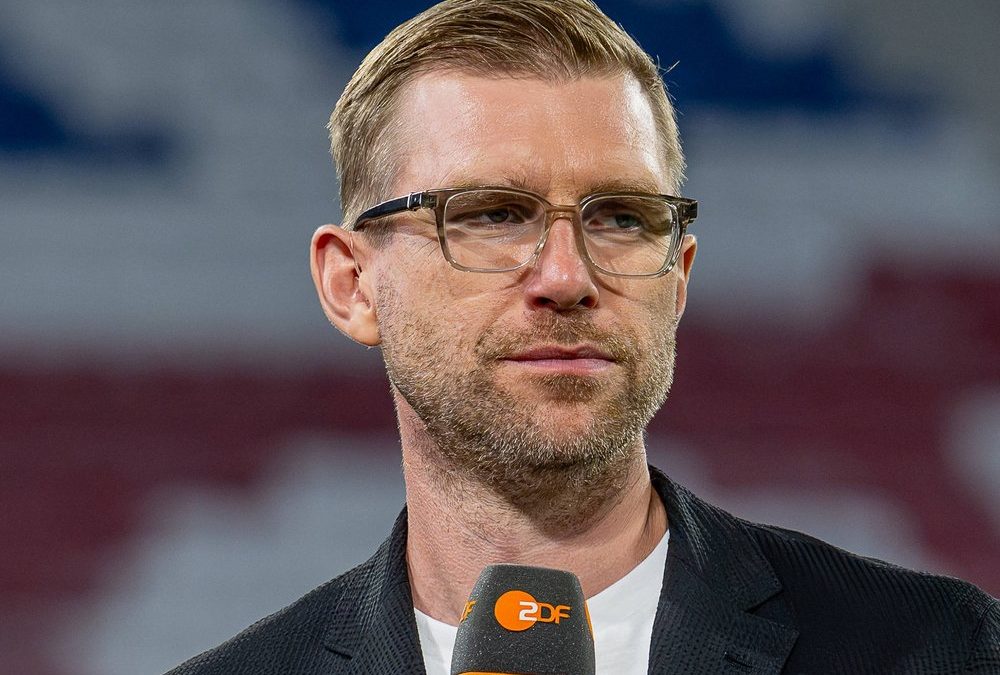 Per Mertesacker verabschiedet sich vor leerem Stadion als TV-Experte