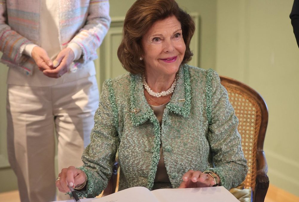 Im Regen: Königin Silvia besucht die Bodensee-Insel Mainau