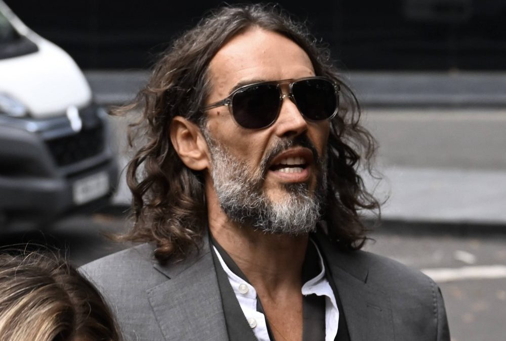 Nach schweren Vorwürfen: Russell Brand bei Voranhörung in London