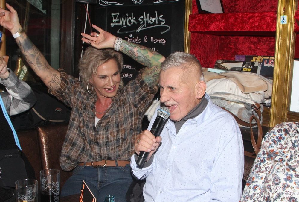 Heinz Hoenig feiert 75. Geburtstag in Hamburger Kneipe nach