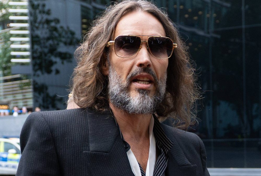 Prozess in London: Russell Brand wird als „skrupellos“ beschrieben