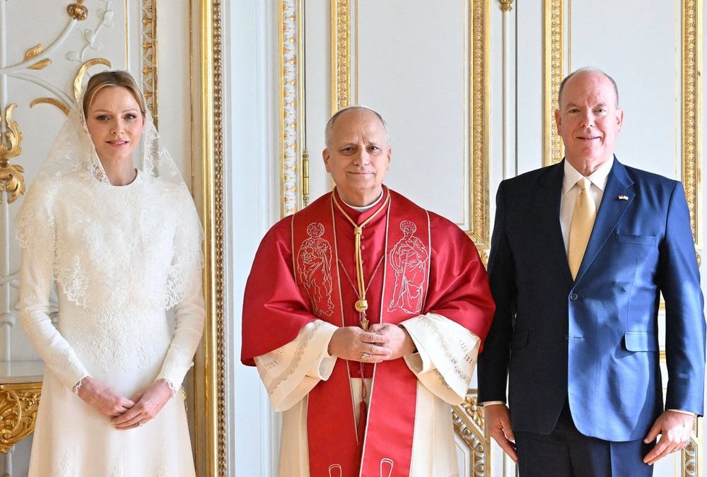 Fürst Albert und Fürstin Charlène senden Genesungswünsche an Papst Leo