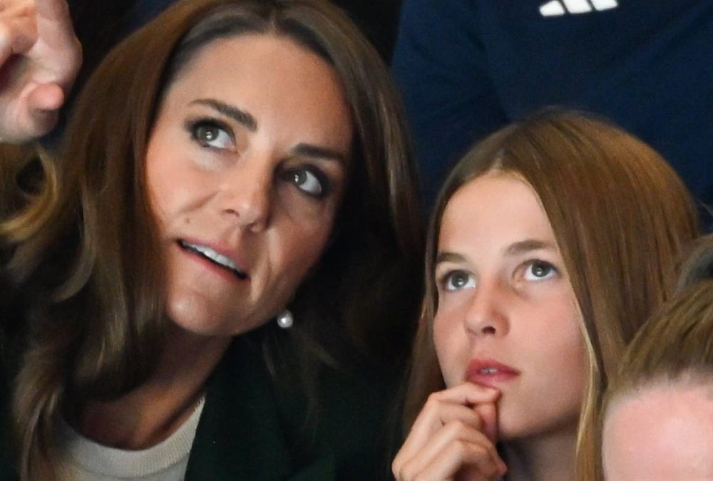 Prinzessin Kate und Tochter Charlotte fahren mit der Elizabeth Line