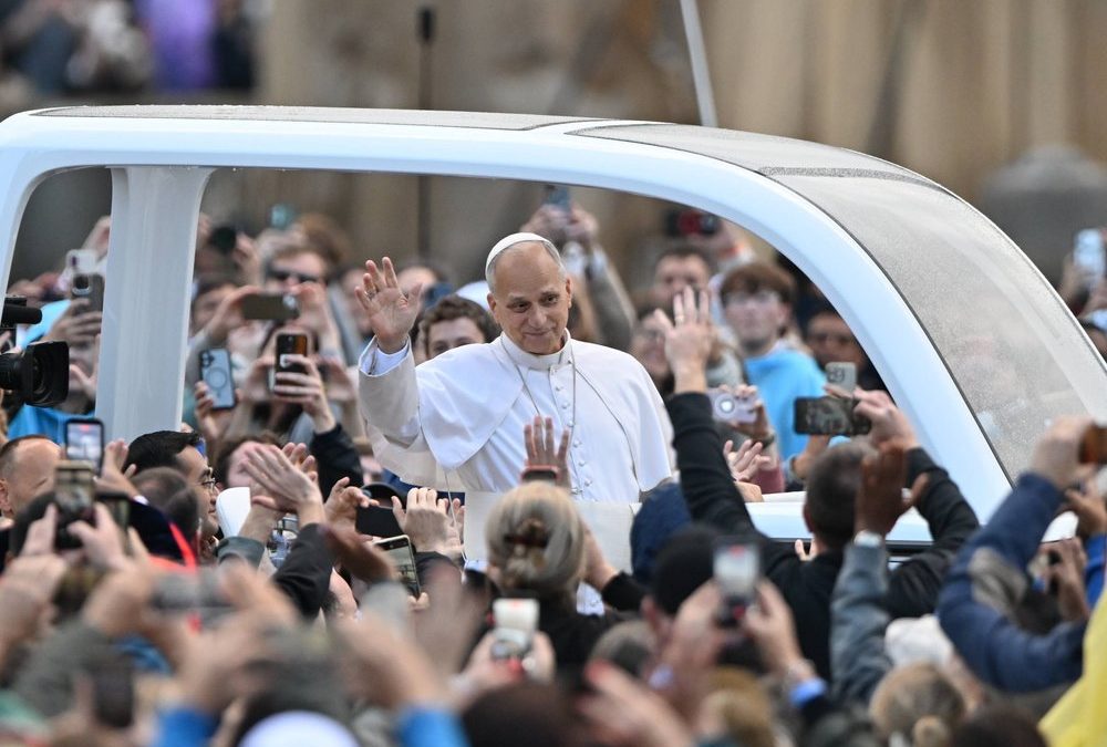 Papst Leo hält erste Generalaudienz seit seiner Lungen-OP