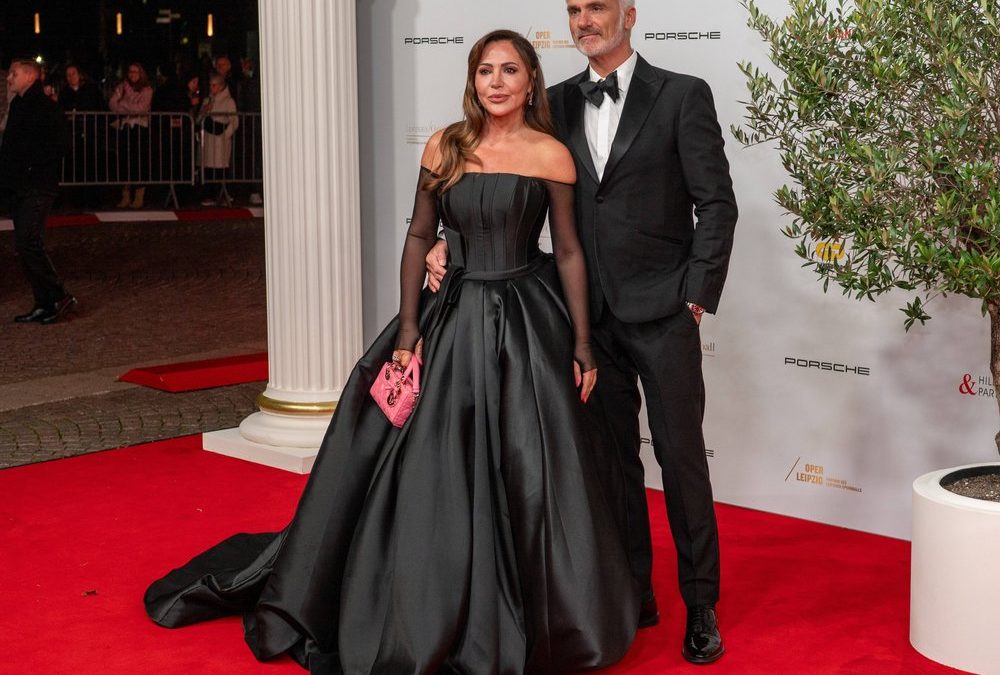 Simone Thomalla und René Marchand: Im All-Black-Look beim Opernball