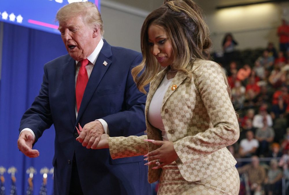Er lobt ihren Hintern: Nicki Minaj macht Wahlkampf für Donald Trump