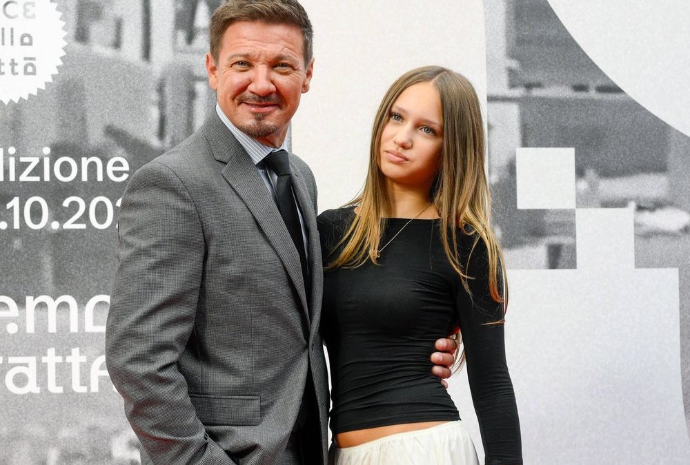 Seltener Auftritt: Jeremy Renner zeigt sich mit Tochter Ava in Rom