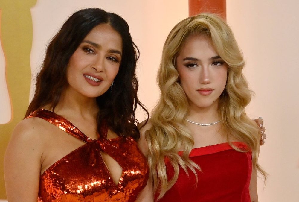 Besonderes Magazincover: Salma Hayek feiert ihre Tochter Valentina